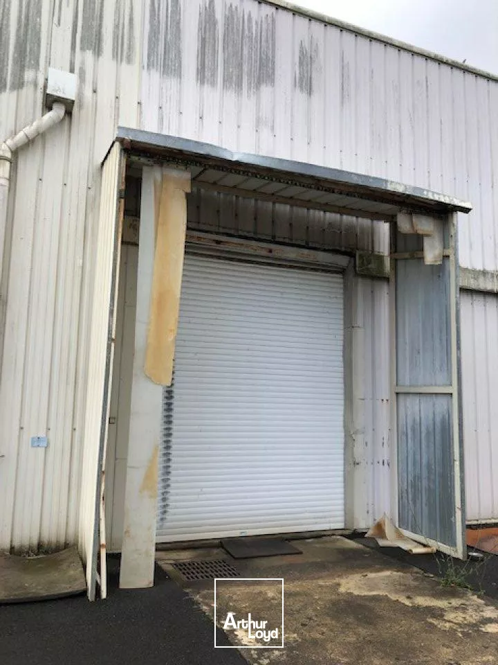 LOCATION ENTREPOT CHAURAY 2450m2 AVEC QUAI