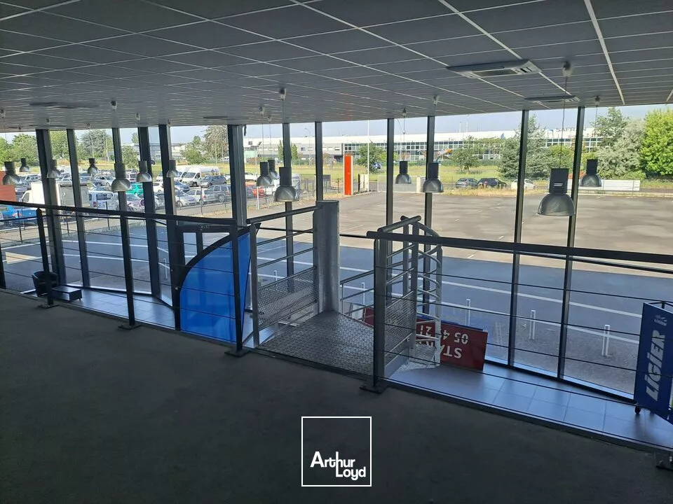 A LOUER LOCAL COMMERCIAL IDEAL SECTEUR AUTOMOBILES / CONCESSIONS ZONE NORD CHATELLERAULT (86)