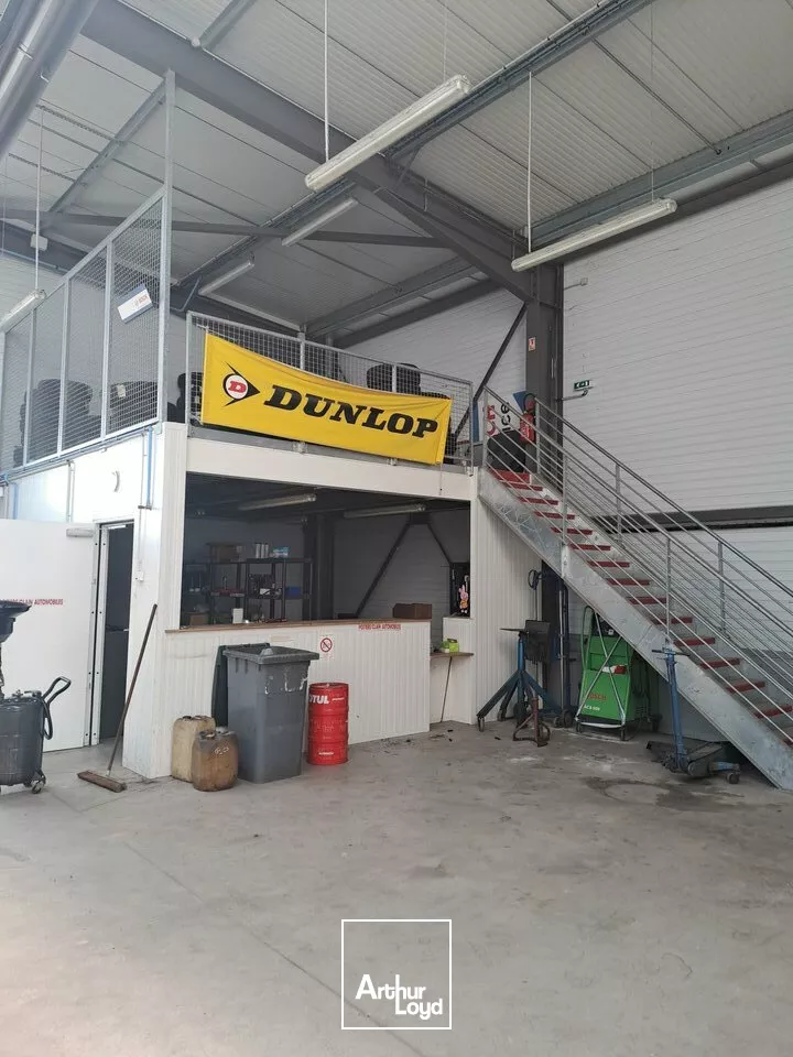 A LOUER LOCAL COMMERCIAL IDEAL SECTEUR AUTOMOBILES / CONCESSIONS ZONE NORD CHATELLERAULT (86)