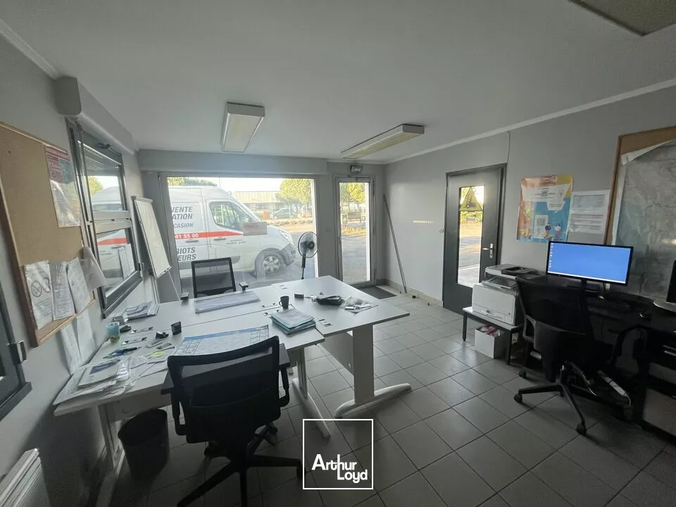 A LOUER BATIMENT D'ACTIVITÉ 300M2 - NIORT ZONE SAINT LIGUAIRE 