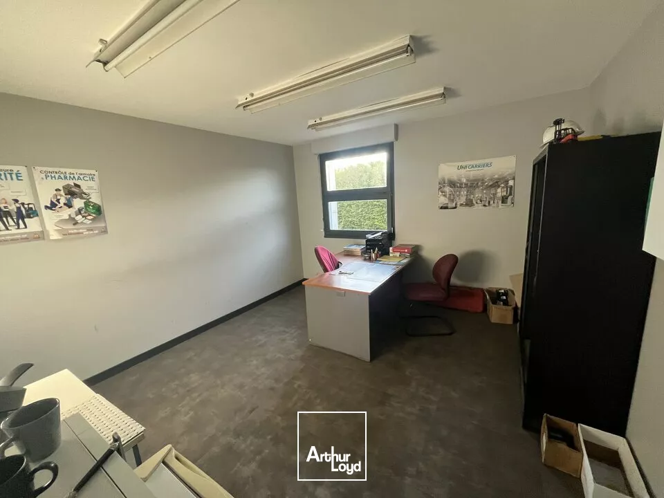 A LOUER BATIMENT D'ACTIVITÉ 300M2 - NIORT ZONE SAINT LIGUAIRE 