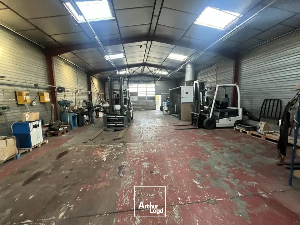 A LOUER BATIMENT D'ACTIVITÉ 300M2 - NIORT ZONE SAINT LIGUAIRE 