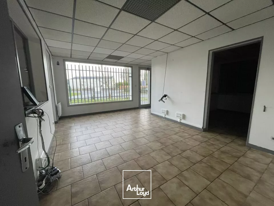 A LOUER NIORT ST LIGUAIRE BÂTIMENT D'ACTIVITÉ 800M2 - GRANDE HAUTEUR
