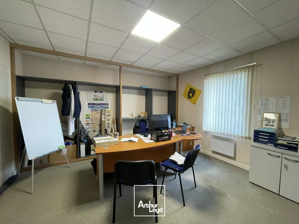 NIORT A VENDRE LOCAL ACTIVITE OCCUPE 585m2 AU SOL BELLE VISIBILITE ZONE SAINT LIGUAIRE PROCHE AVENUE DE LA ROCHELLE 