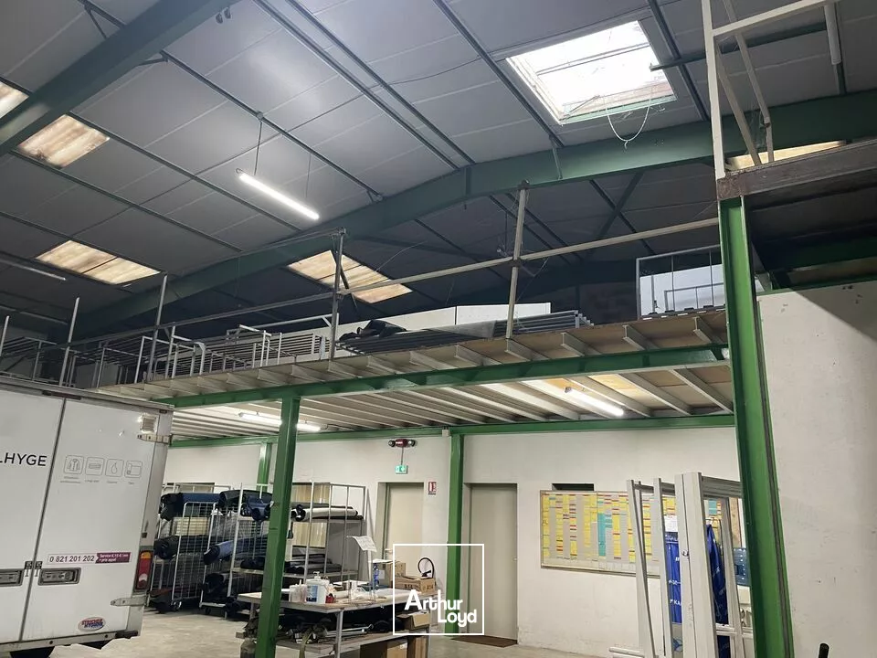 NIORT A VENDRE LOCAL ACTIVITE OCCUPE 585m2 AU SOL BELLE VISIBILITE ZONE SAINT LIGUAIRE PROCHE AVENUE DE LA ROCHELLE 