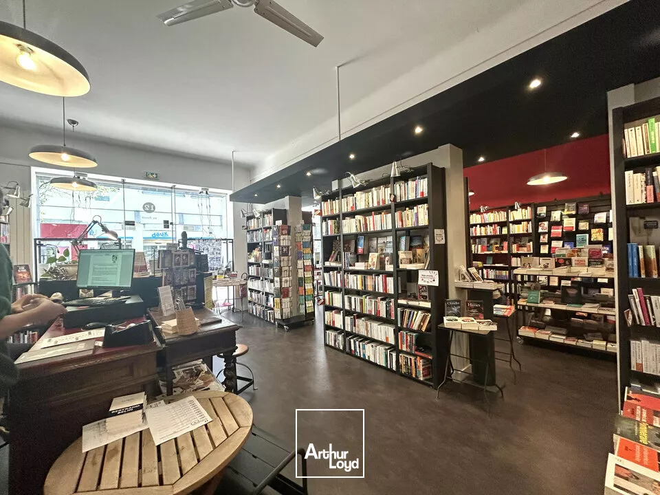 À LOUER  LOCAL COMMERCIAL EMPLACEMENT N°1  POITIERS CENTRE-VILLE - 117m²