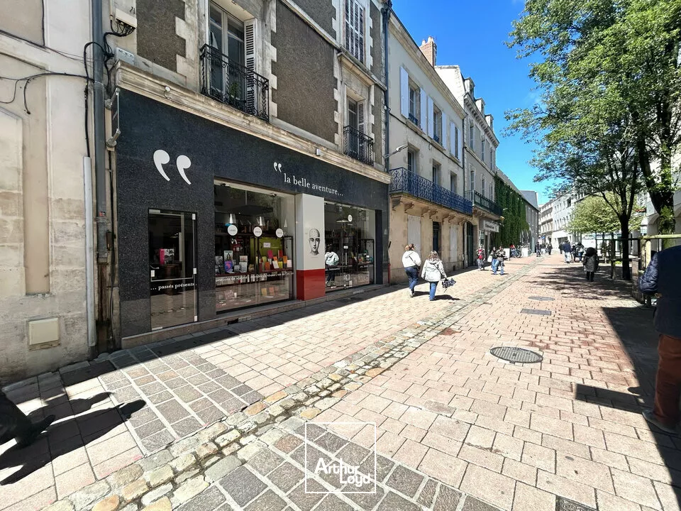 À LOUER  LOCAL COMMERCIAL EMPLACEMENT N°1  POITIERS CENTRE-VILLE - 117m²
