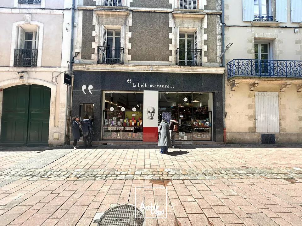 À LOUER  LOCAL COMMERCIAL EMPLACEMENT N°1  POITIERS CENTRE-VILLE - 117m²