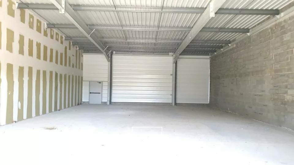CELLULE COMMERCIALE DE 300 M2 AZAY LE BRULE 79