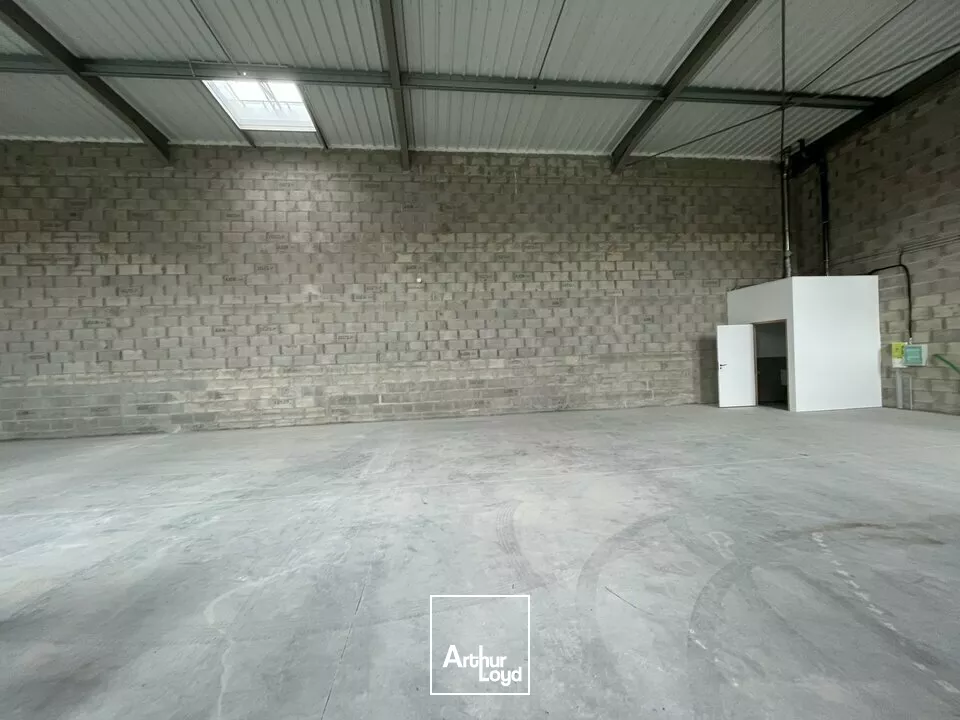 OPPORTUNITÉ RARE À NIORT : LOCAL D'ACTIVITÉ NEUF DE 235 M² DANS UN PARC SÉCURISÉ, AU CUR DE LA ZONE MENDÈS FRANCE.