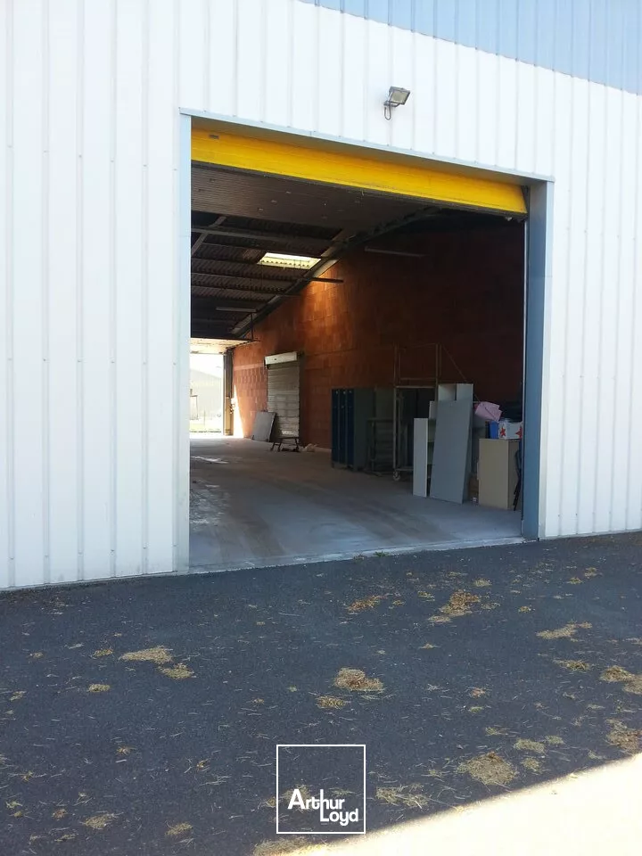 ENTREPOT 100m² PROCHE A10 A LOUER SUR ANTRAN (86)
