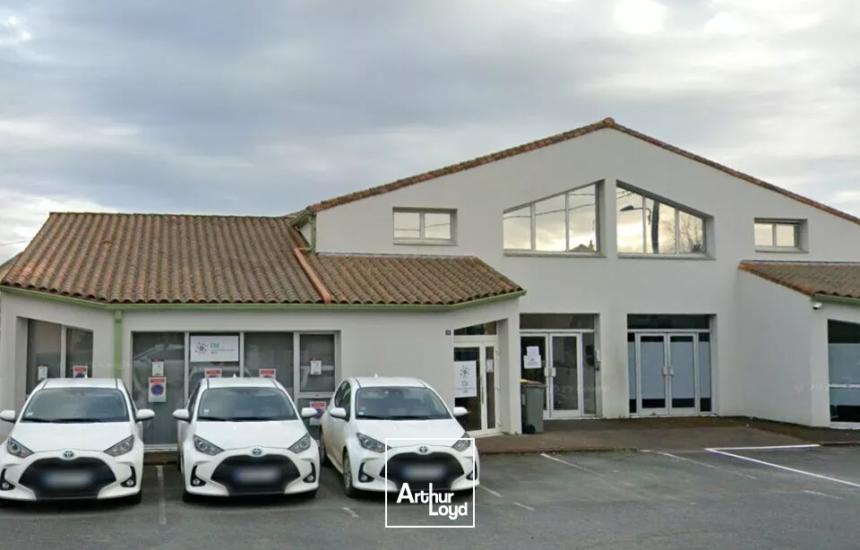 DÉVELOPPEZ VOTRE ENTREPRISE DANS UN ENVIRONNEMENT CALME ET ACCESSIBLE  BUREAUX DE 152 M² À LOUER À NIORT.