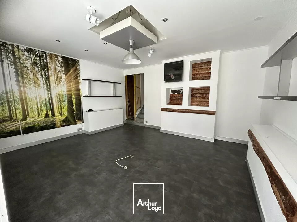 A LOUER - LOCAL COMMERCIAL N°1 EN EMPLACEMENT PREMIUM - RUE PIÉTONNE DU CENTRE VILLE DE POITIERS