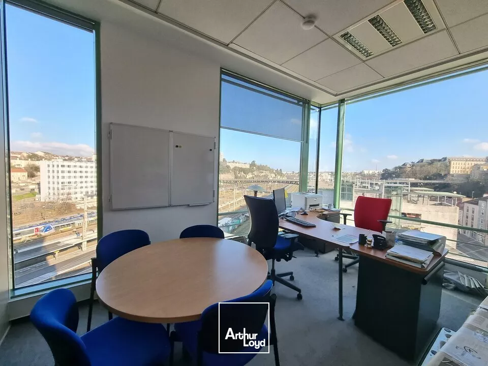 POITIERS GARE CENTRE VILLE - TRES BEAUX BUREAUX A LOUER A PARTIR DE 22M² JUSQU'A 37M²
