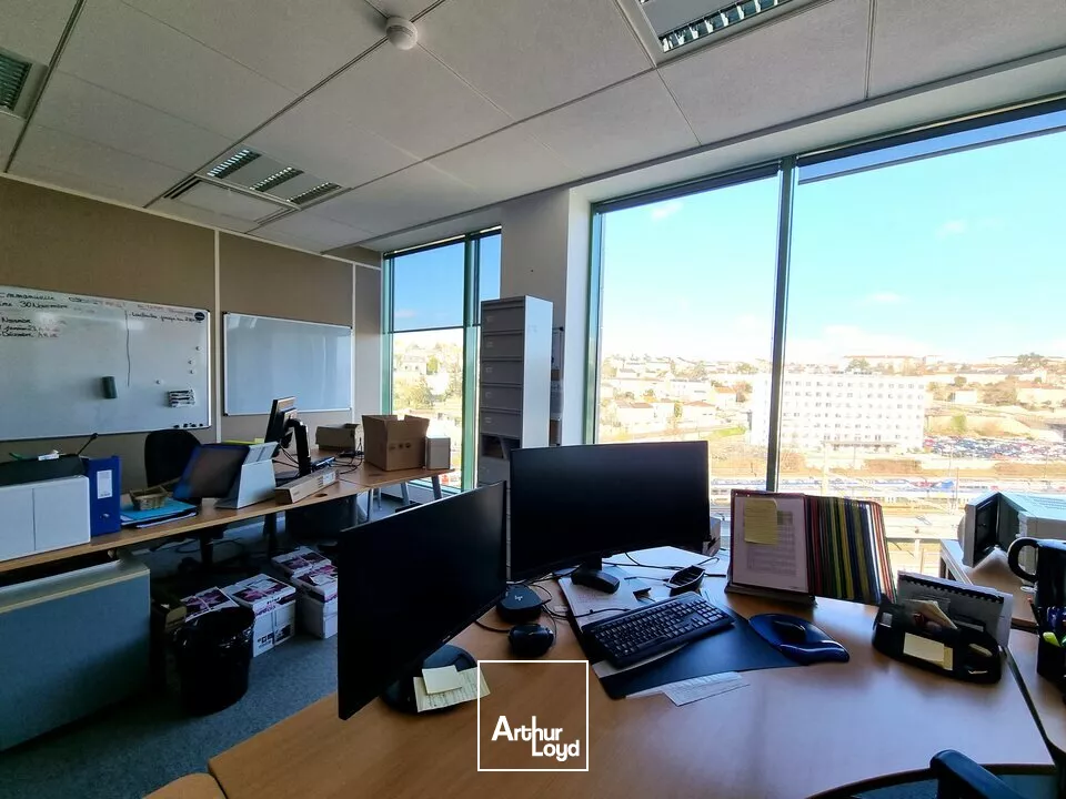 POITIERS GARE CENTRE VILLE - TRES BEAUX BUREAUX A LOUER A PARTIR DE 22M² JUSQU'A 37M²