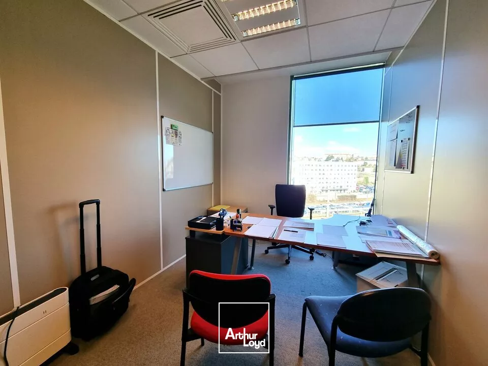 POITIERS GARE CENTRE VILLE - TRES BEAUX BUREAUX A PARTIR DE 34M² A LOUER 