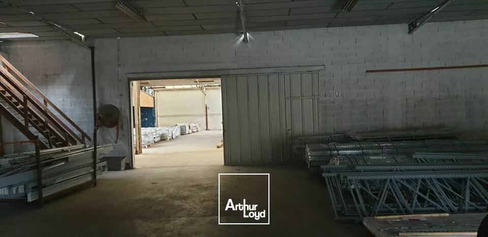 A VENDRE LOCAL D'ACTIVITE DE 0 m2 - ACCES GROS PORTEUR - FONTENAY LE COMTE 