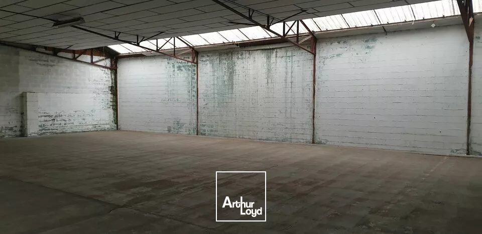 A VENDRE LOCAL D'ACTIVITE DE 0 m2 - ACCES GROS PORTEUR - FONTENAY LE COMTE 