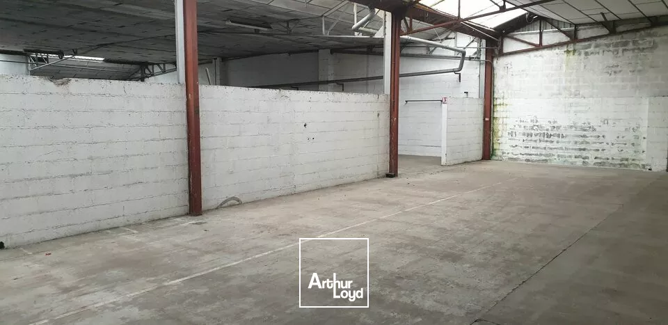 A VENDRE LOCAL D'ACTIVITE DE 0 m2 - ACCES GROS PORTEUR - FONTENAY LE COMTE 