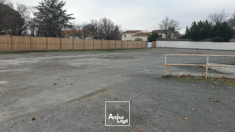 A VENDRE LOCAL D'ACTIVITE DE 0 m2 - ACCES GROS PORTEUR - FONTENAY LE COMTE 