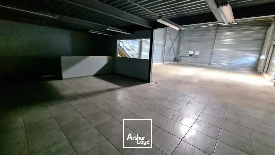 A LOUER LOCAL D'ACTIVITE/ENTREPOT de 757m² POITIERS ZI REPUBLIQUE III