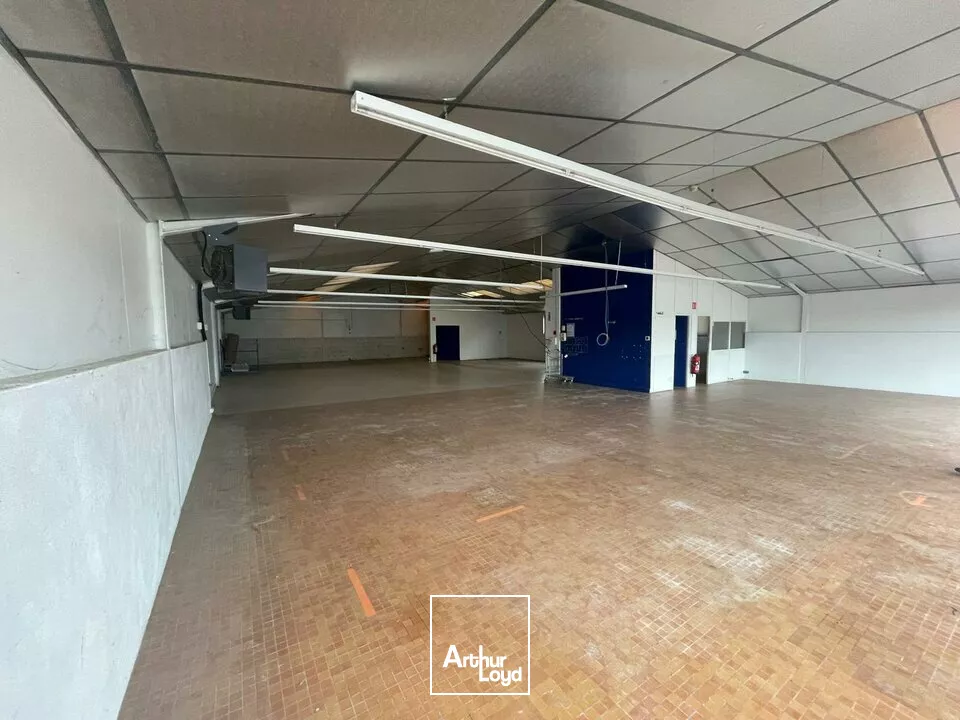 LOCAL COMMERCIAL DE 545M² - A LOUER - LES HERBIERS
