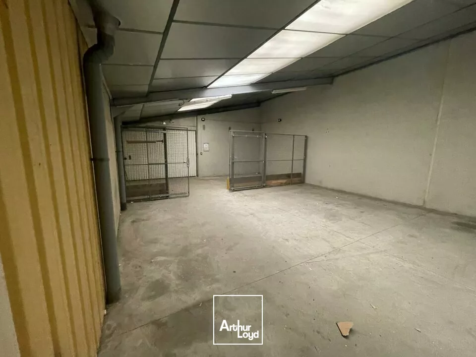 LOCAL COMMERCIAL DE 545M² - A LOUER - LES HERBIERS