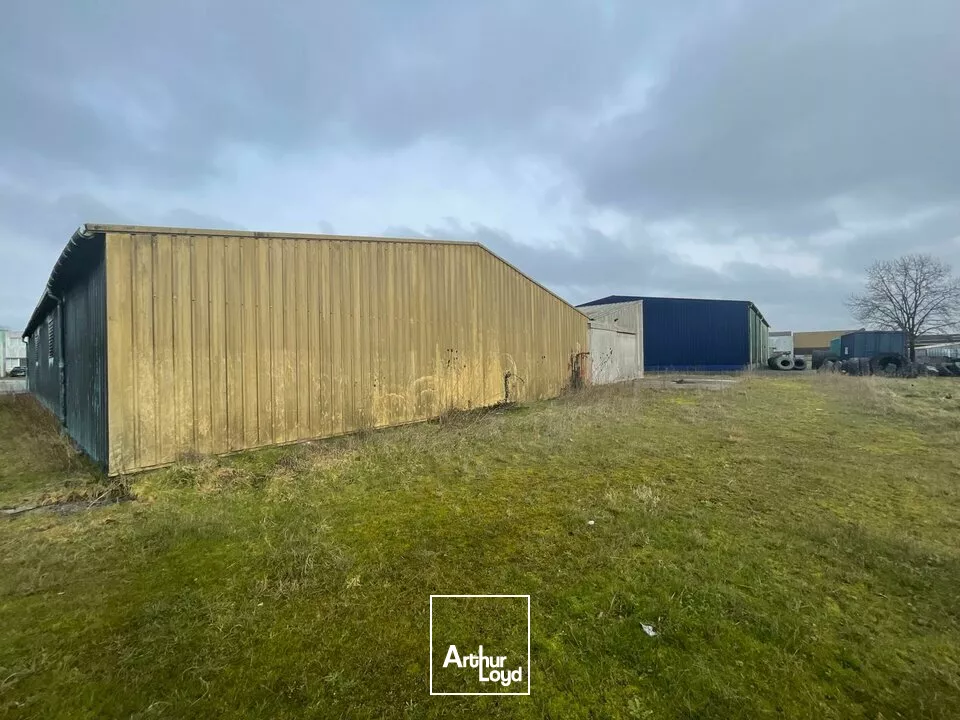 LOCAL COMMERCIAL DE 545M² - A LOUER - LES HERBIERS