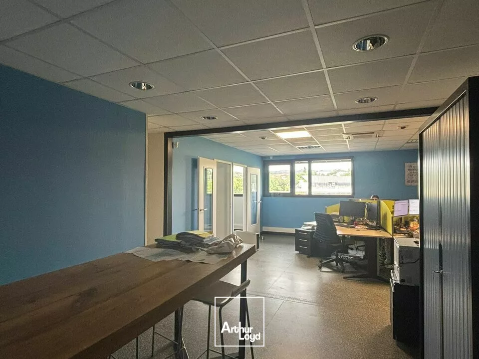 À louer  Bureaux fonctionnels et lumineux de 390 m² dans un immeuble tertiaire moderne aux Herbiers