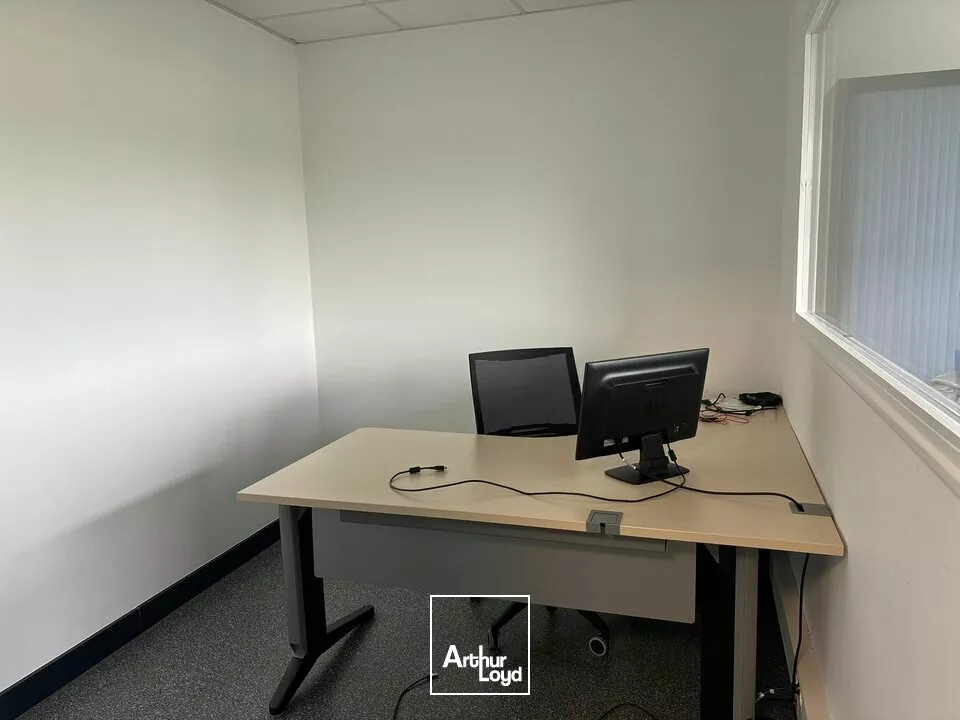 À louer  Bureaux fonctionnels et lumineux de 390 m² dans un immeuble tertiaire moderne aux Herbiers