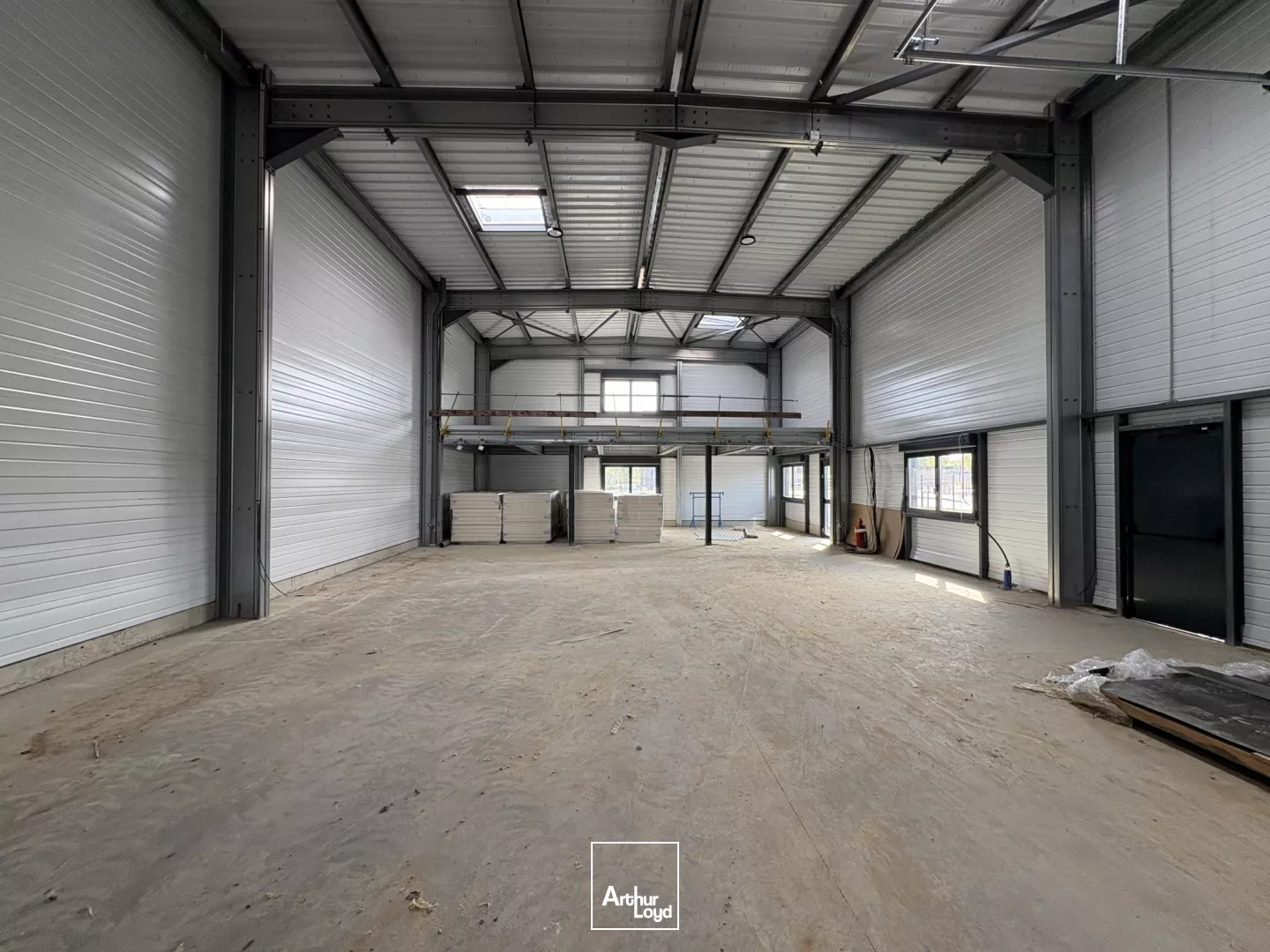 A LOUER LOCAL D'ACTIVITÉ 227 M2 SECTEUR COMPIÈGNE