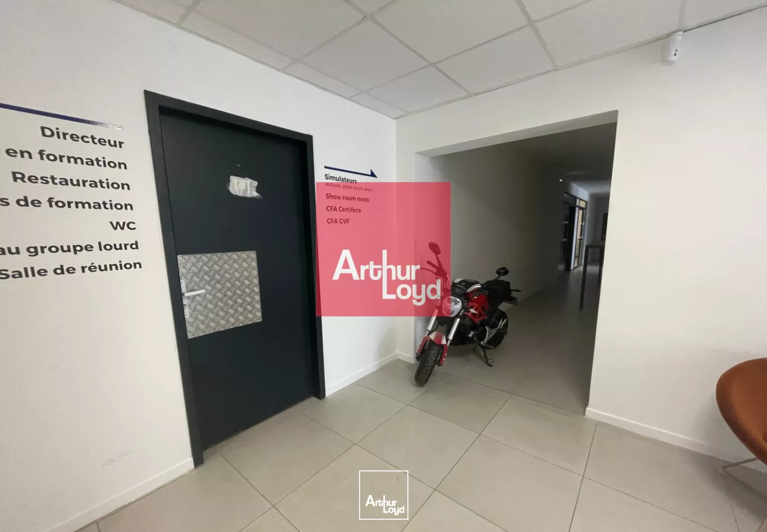 Vauvert : Bureaux et locaux commerciaux à louer - 647,48 m² divisibles - Disponibilité immédiate