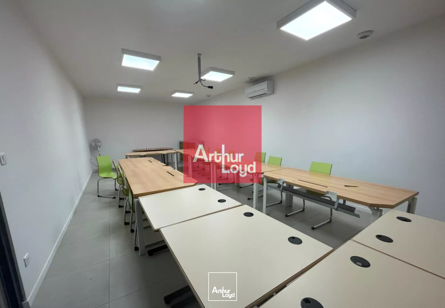 Vauvert : Bureaux et locaux commerciaux à louer - 647,48 m² divisibles - Disponibilité immédiate