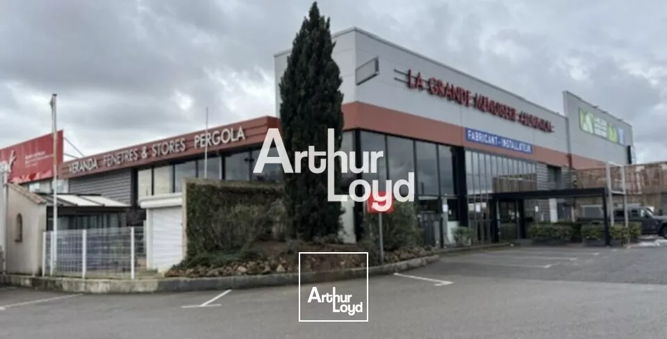 Local commercial 600 m² à louer Fréjus