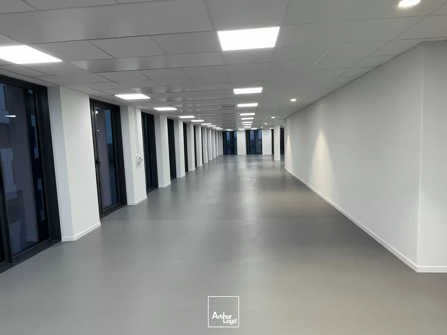 Bureaux neufs à Euralille belles prestations et effet d'enseigne indéniable