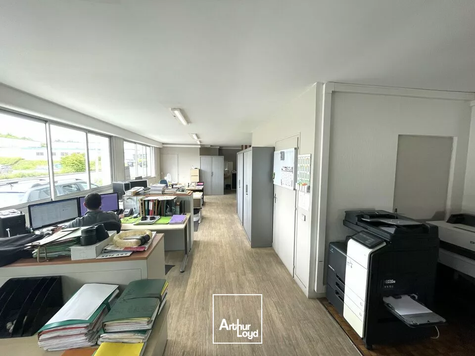BUREAUX LIVRES ENTIEREMENT RENOVES ZONE REPUBLIQUE 303M²