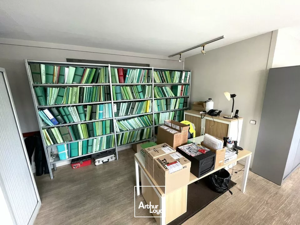 BUREAUX LIVRES ENTIEREMENT RENOVES ZONE REPUBLIQUE 303M²