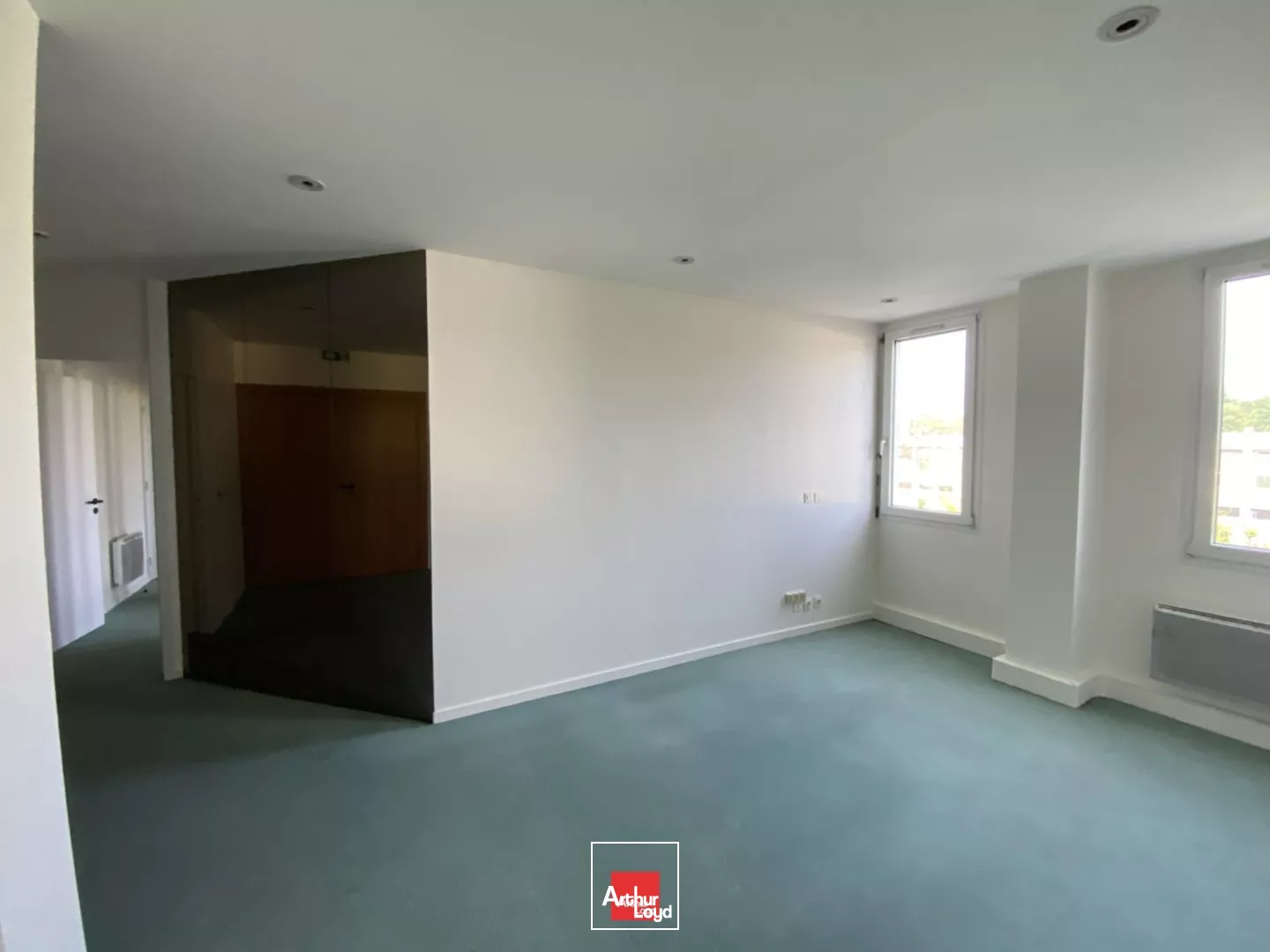BUREAUX A VENDRE OU A LOUER MEYLAN 99M² ROYAL II AVEC PARKING