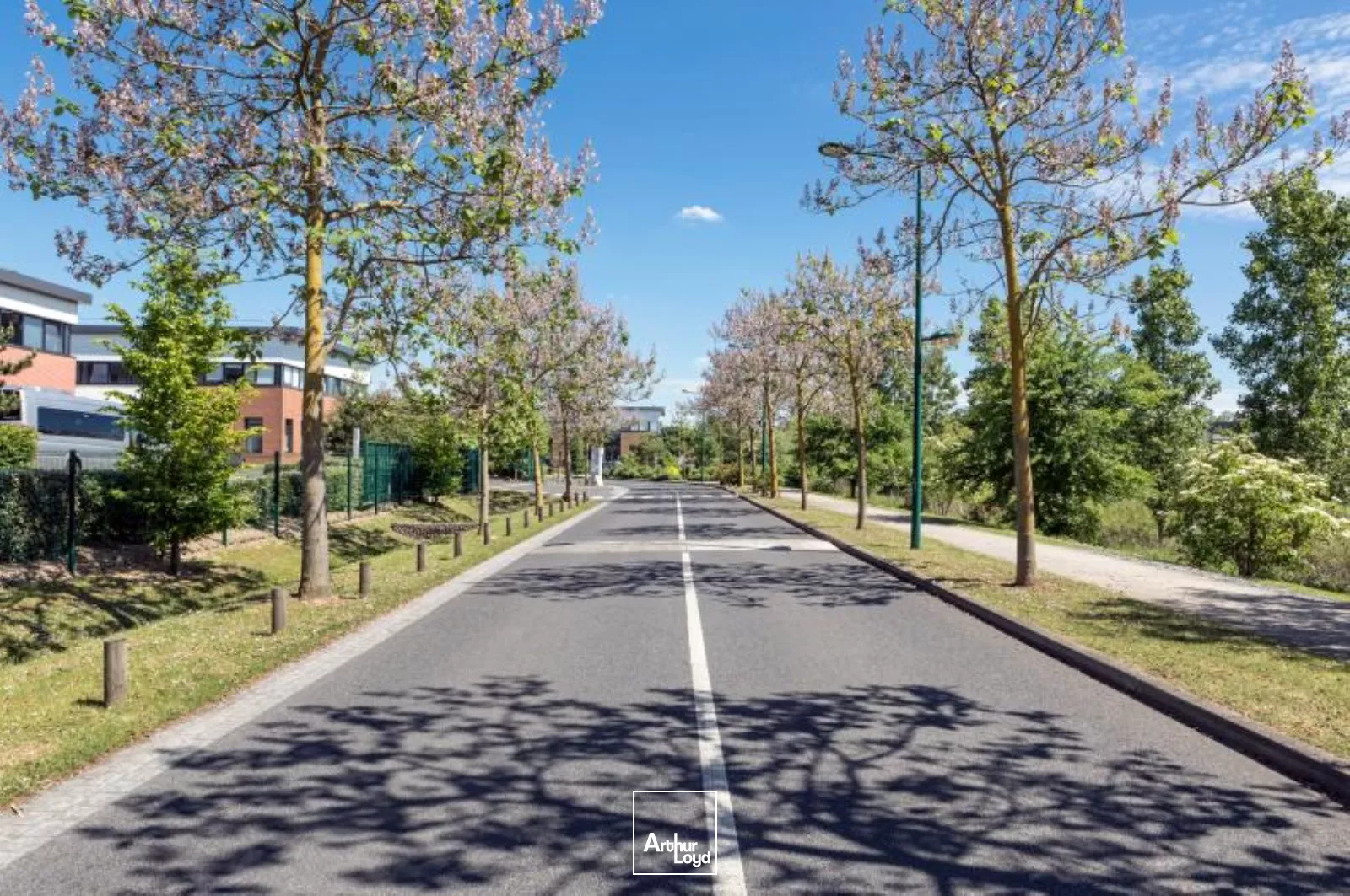 BATIMENT A LOUER - PARC DES CHANTERAINES - VILLENEUVE LA GARENNE