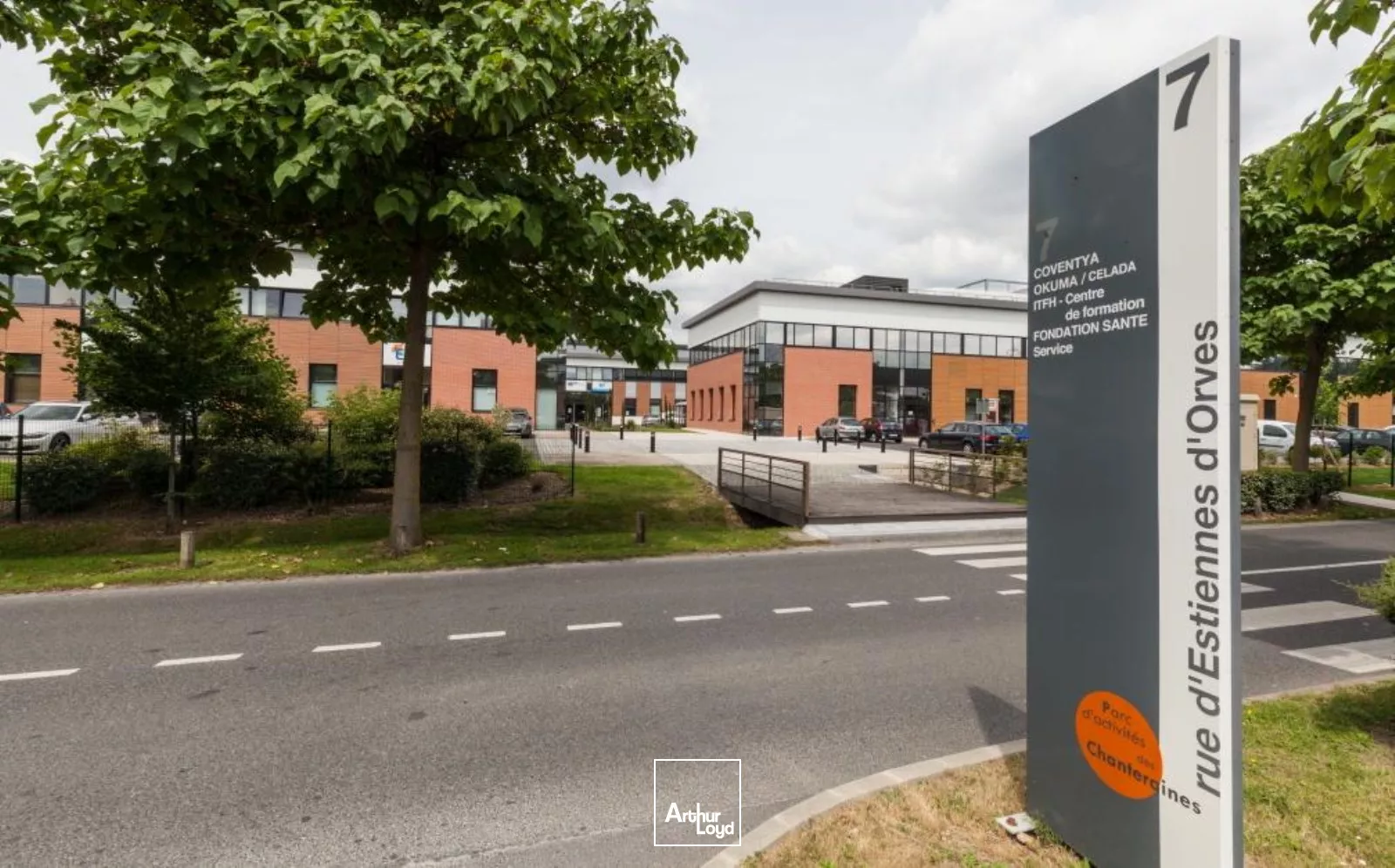 BATIMENT A LOUER - PARC DES CHANTERAINES - VILLENEUVE LA GARENNE