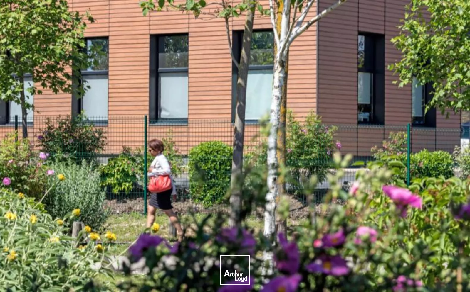 BATIMENT A LOUER - PARC DES CHANTERAINES - VILLENEUVE LA GARENNE