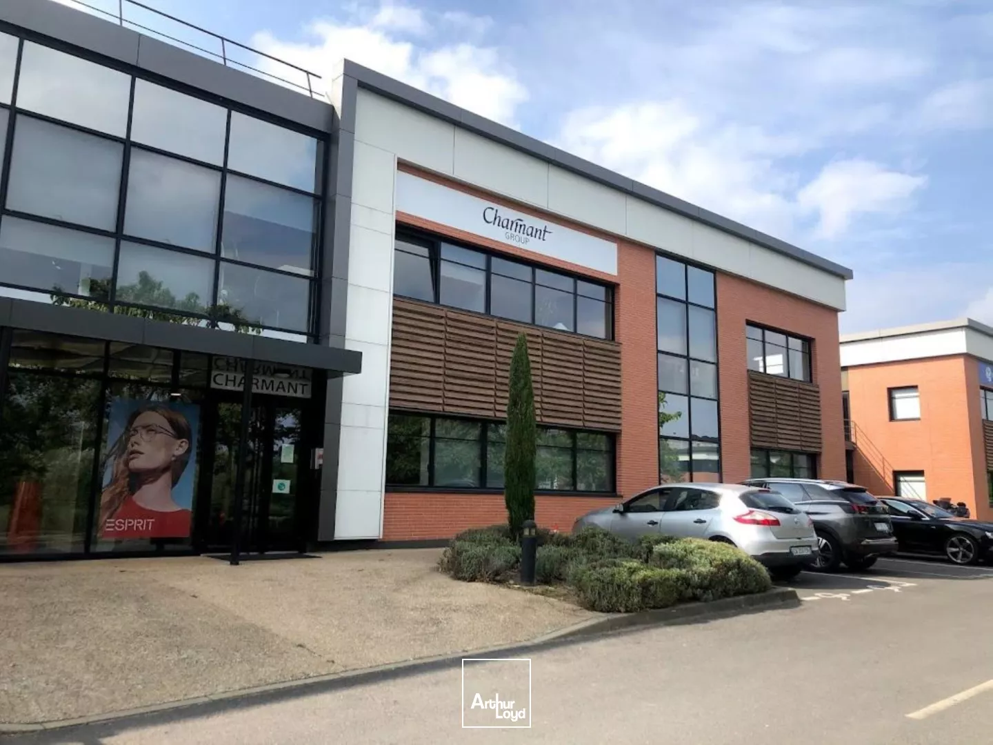 BATIMENT A LOUER - PARC DES CHANTERAINES - VILLENEUVE LA GARENNE
