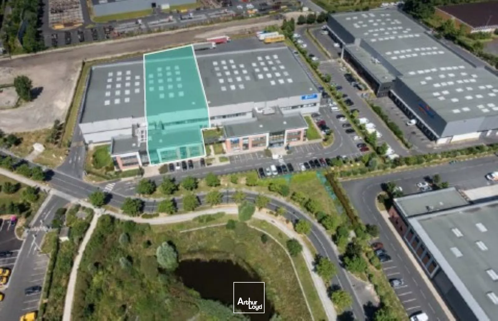 BATIMENT A LOUER - PARC DES CHANTERAINES - VILLENEUVE LA GARENNE