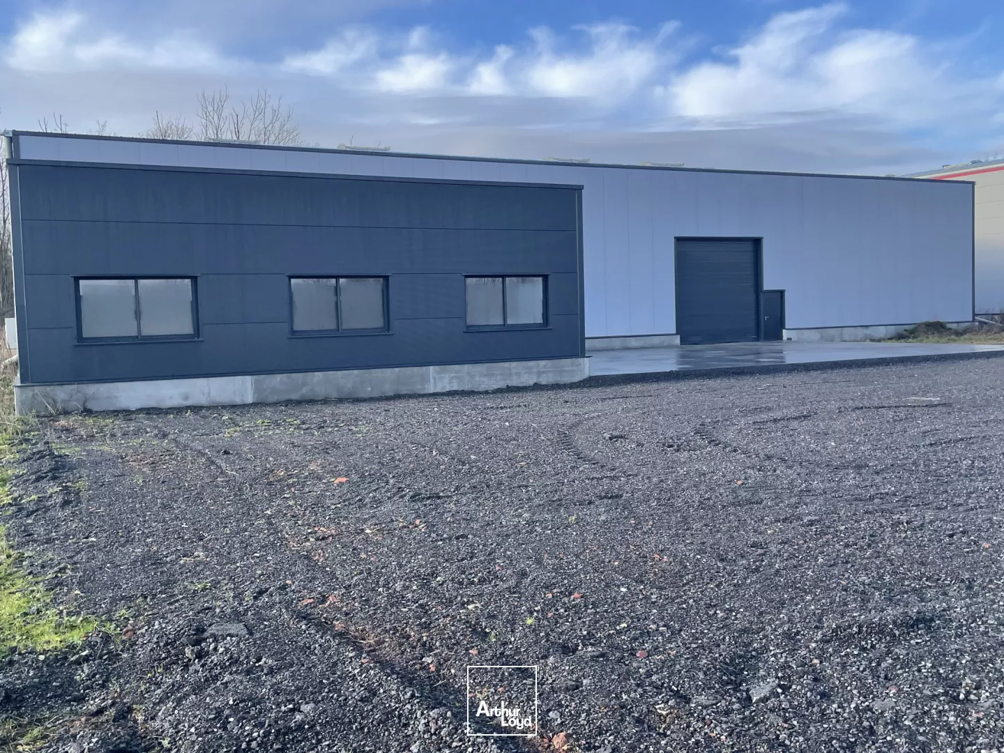 Entrepôt à louer à GONDECOURT.Proximité CARVIN et SECLIN.