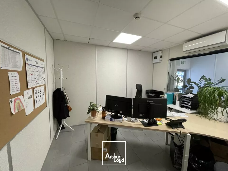 À VENDRE - Ensemble immobilier logistique et tertiaire indépendant - Environ 8.162 m² bâtis sur 16.575 m² de terrain