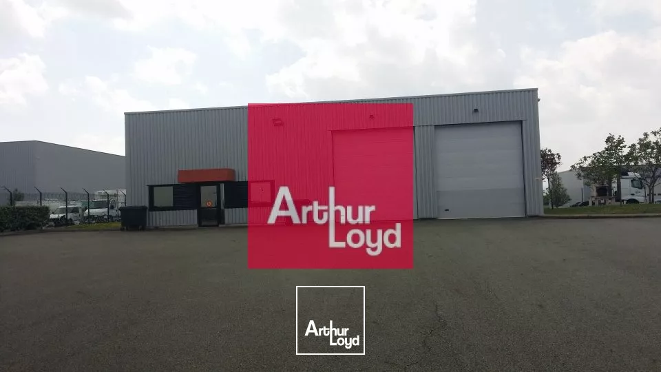 GERZAT PARC LOGISTIQUE A LOUER LOCAL ACTIVITE 447 M²