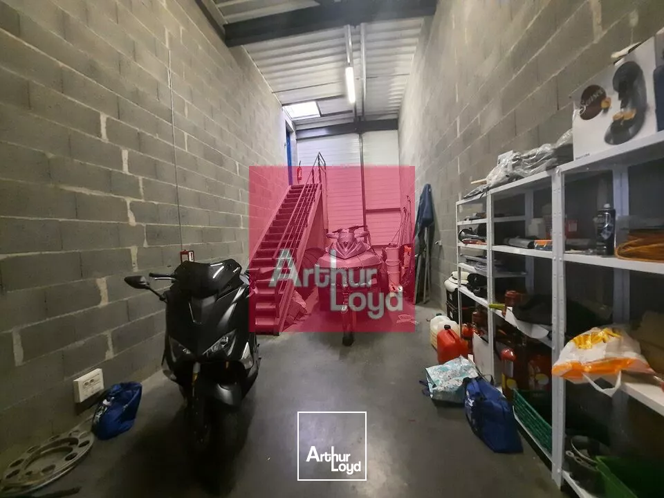 GERZAT PARC LOGISTIQUE A LOUER LOCAL ACTIVITE 447 M²