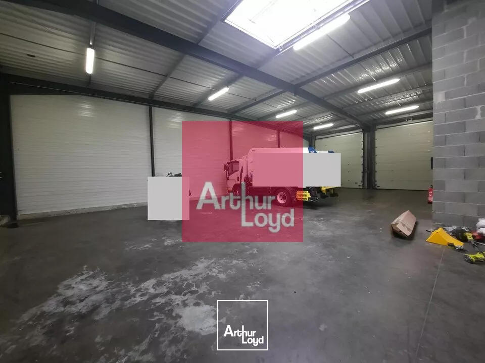 GERZAT PARC LOGISTIQUE A LOUER LOCAL ACTIVITE 447 M²