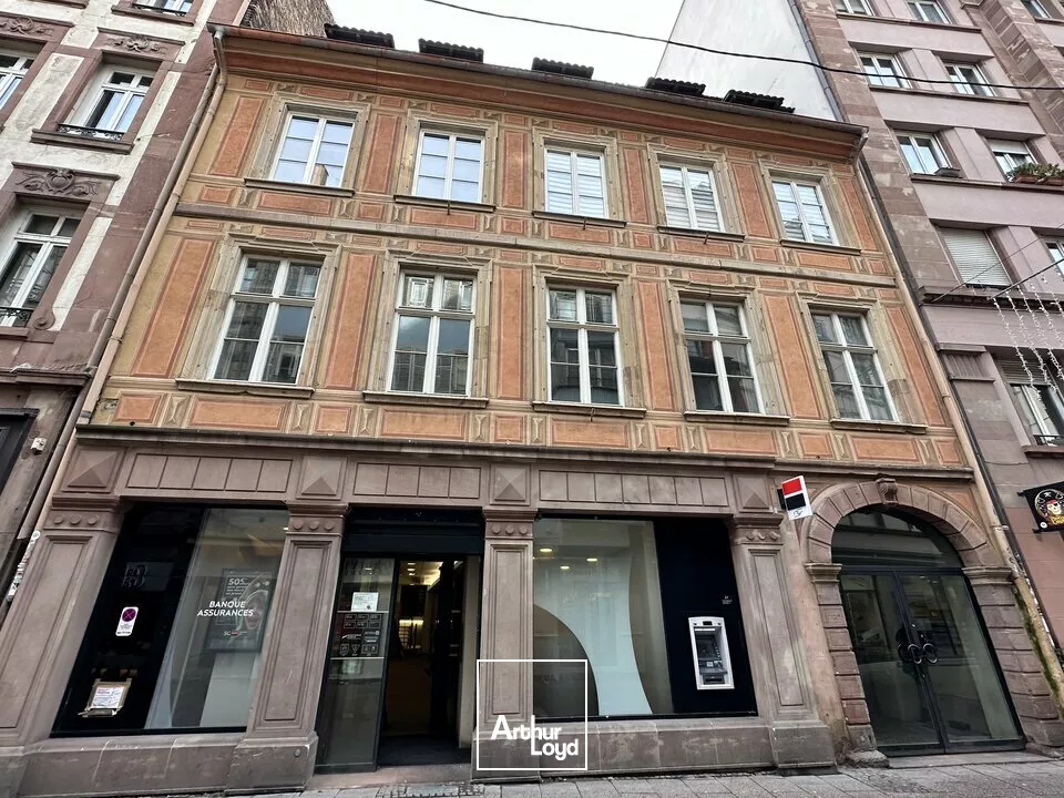 LOCAL COMMERCIAL à LOUER de 604.74 m²