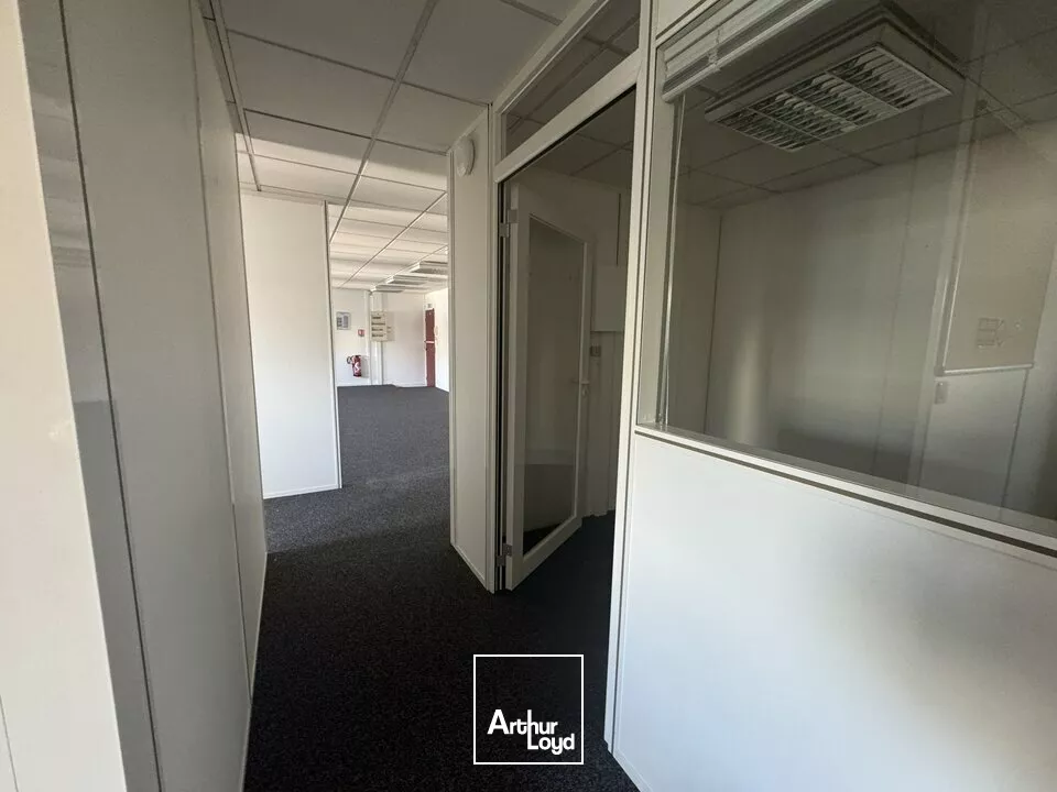 TOURS HYPER CENTRE JEAN JAURES - A LOUER BUREAUX DE 90 M² AVEC 1 PARKING - TRAM BUS